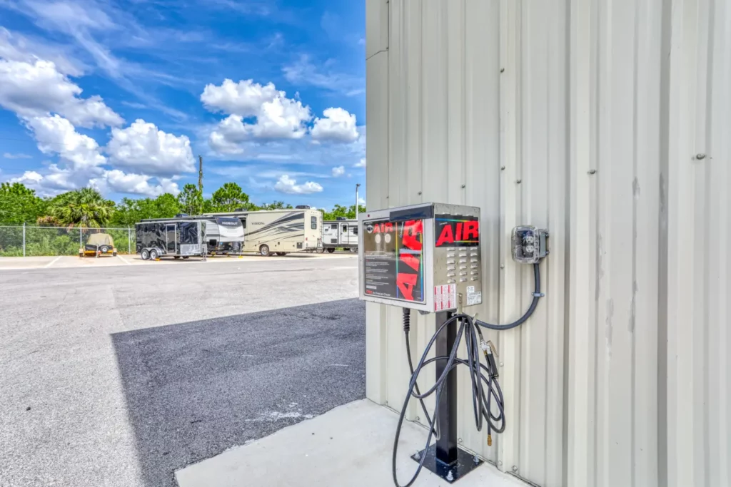 2L3A0055_11 (1) Mechanic Workshop For Rent Lehigh Acres, Lee, Florida